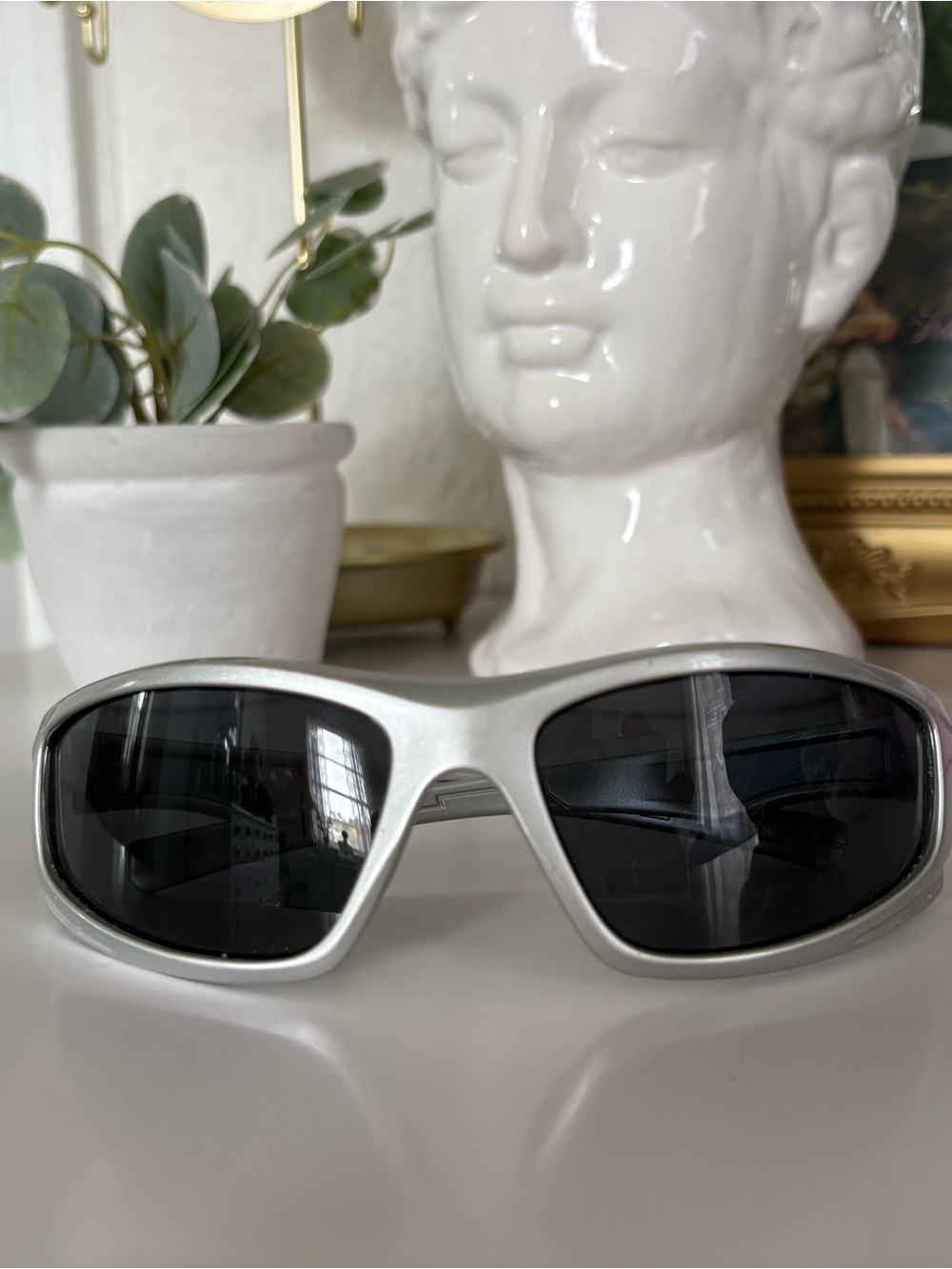 PLOUTO Sporty Silver Sunglasses with Dark Lenses